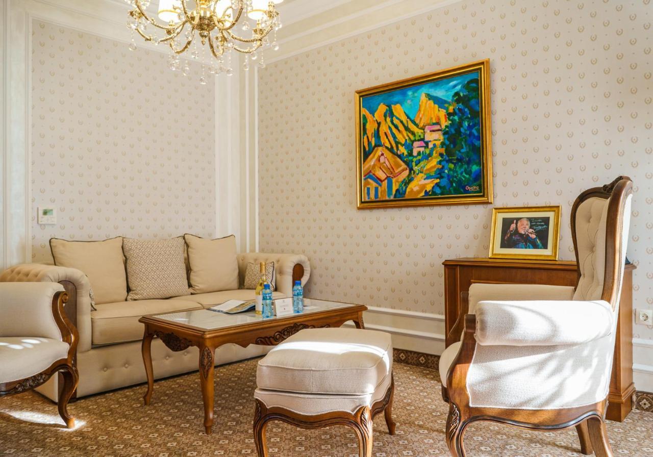 Residence City Garden - Certificate Of Excellence Top 10 Best Five-Stars City Hotels For 2024 Awarded By Htif Plovdiv Exteriör bild