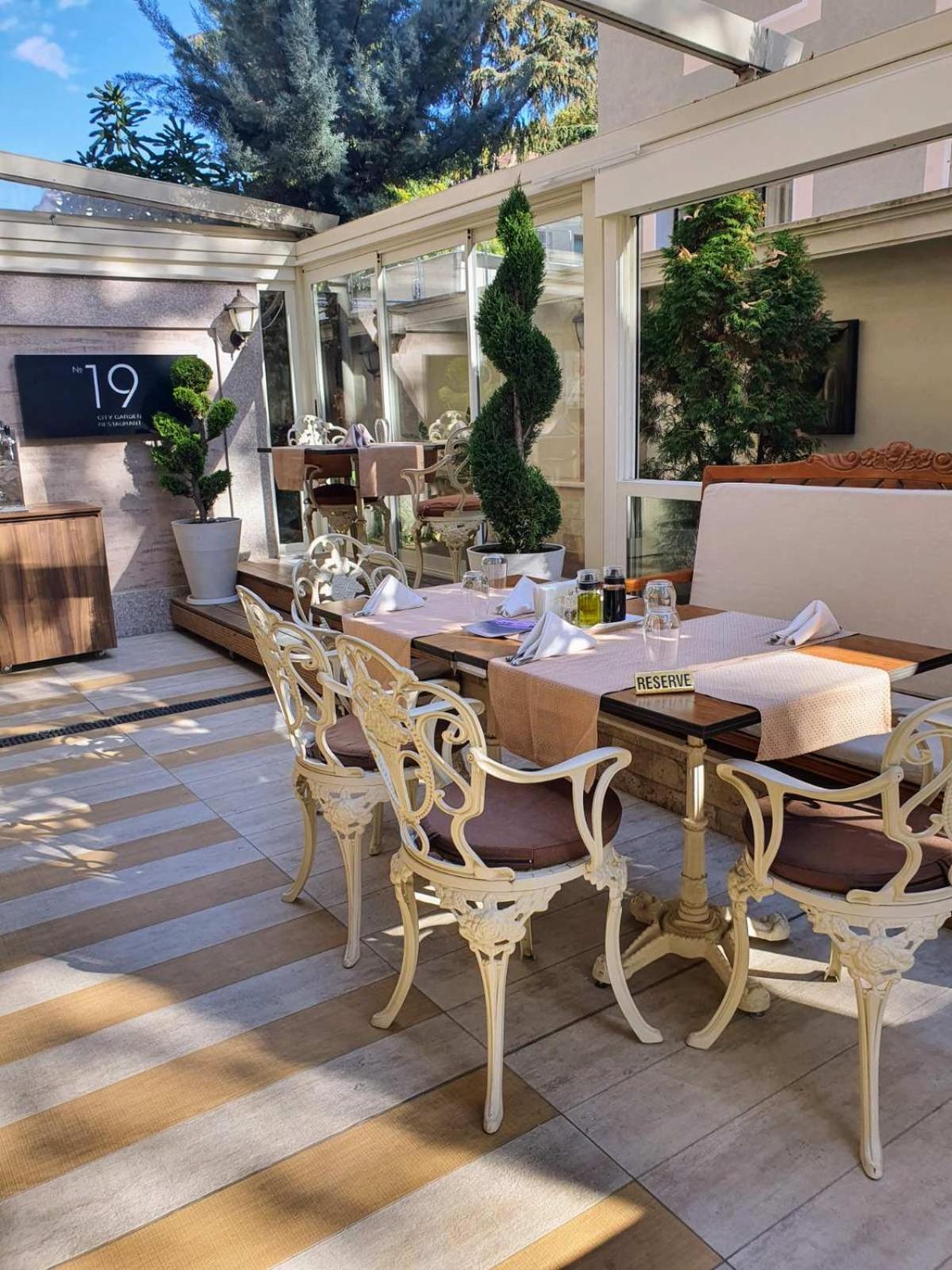 Residence City Garden - Certificate Of Excellence Top 10 Best Five-Stars City Hotels For 2024 Awarded By Htif Plovdiv Exteriör bild