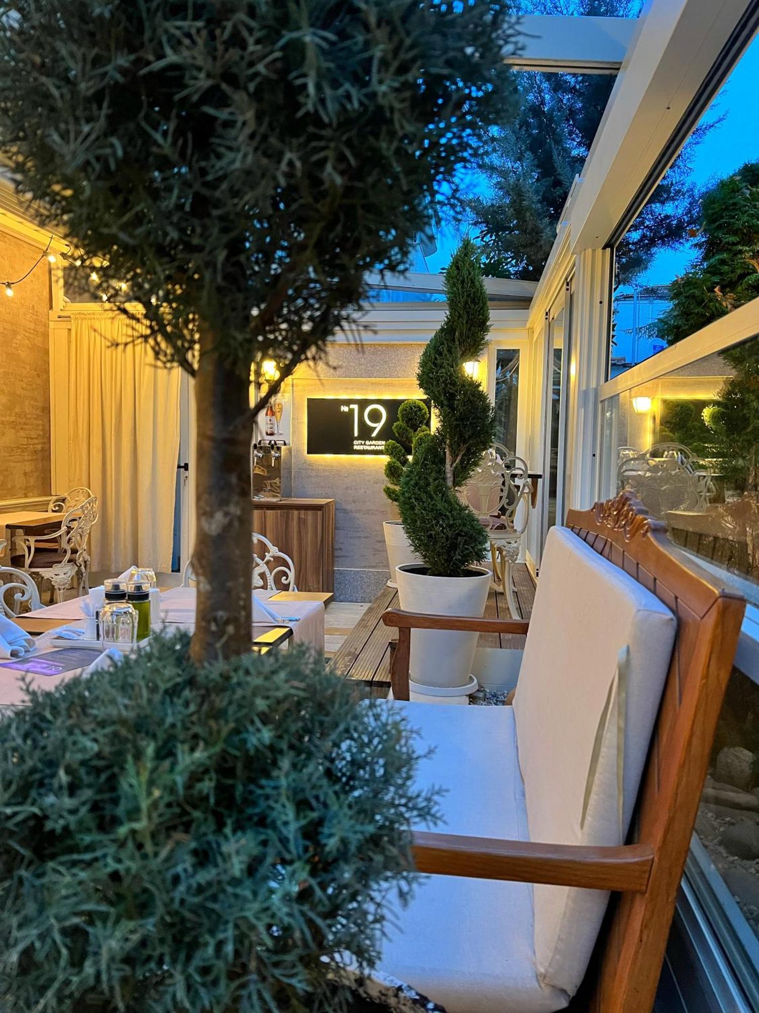 Residence City Garden - Certificate Of Excellence Top 10 Best Five-Stars City Hotels For 2024 Awarded By Htif Plovdiv Exteriör bild